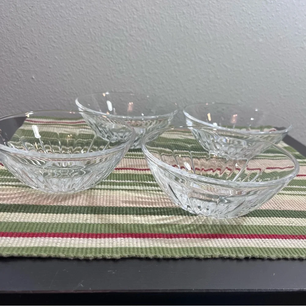 Vintage Cut Glass Dessert Bowls SET of 4- Starburst Pattern - Picture 2 of 15